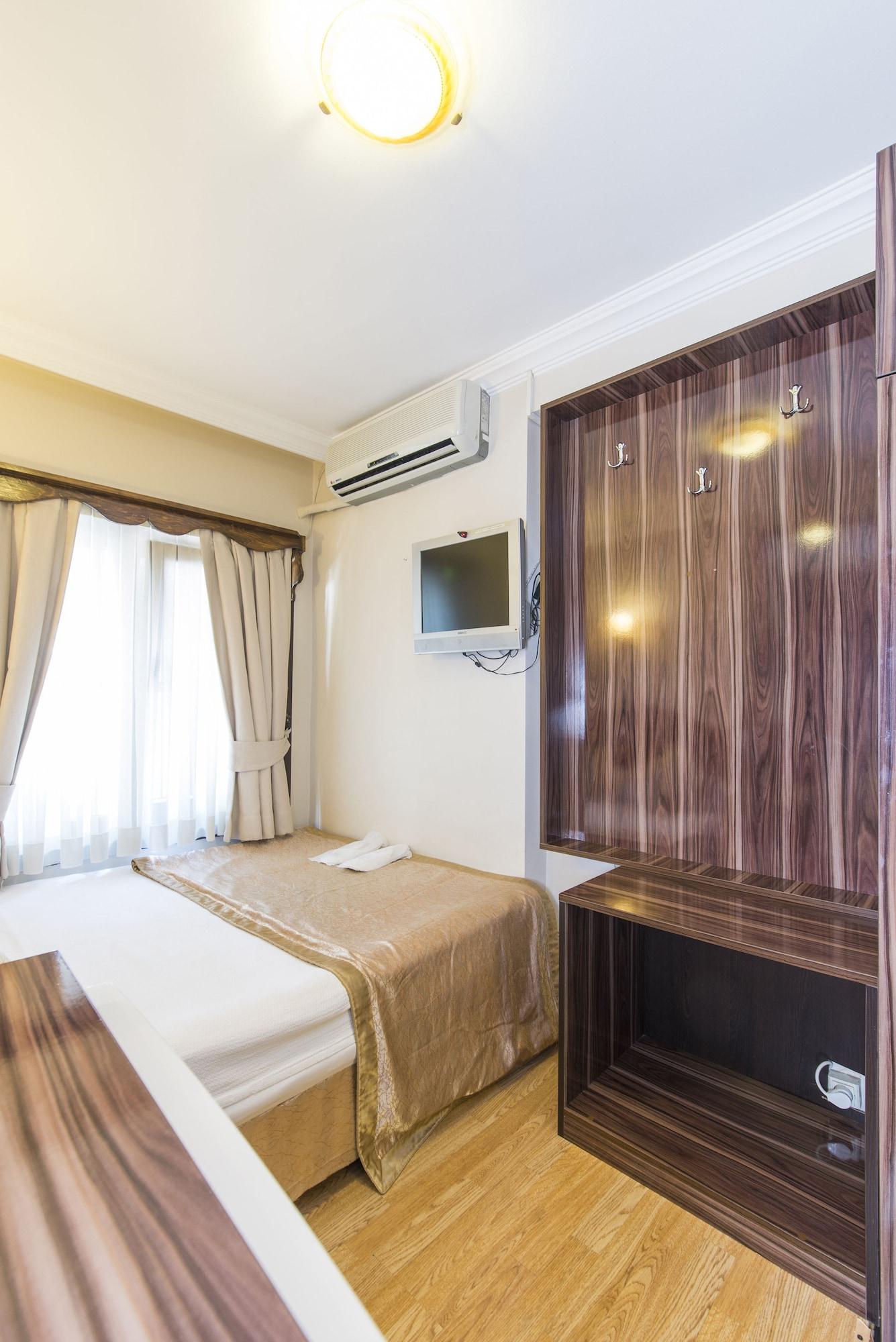 Naz Wooden House Inn Istanbul Exterior photo