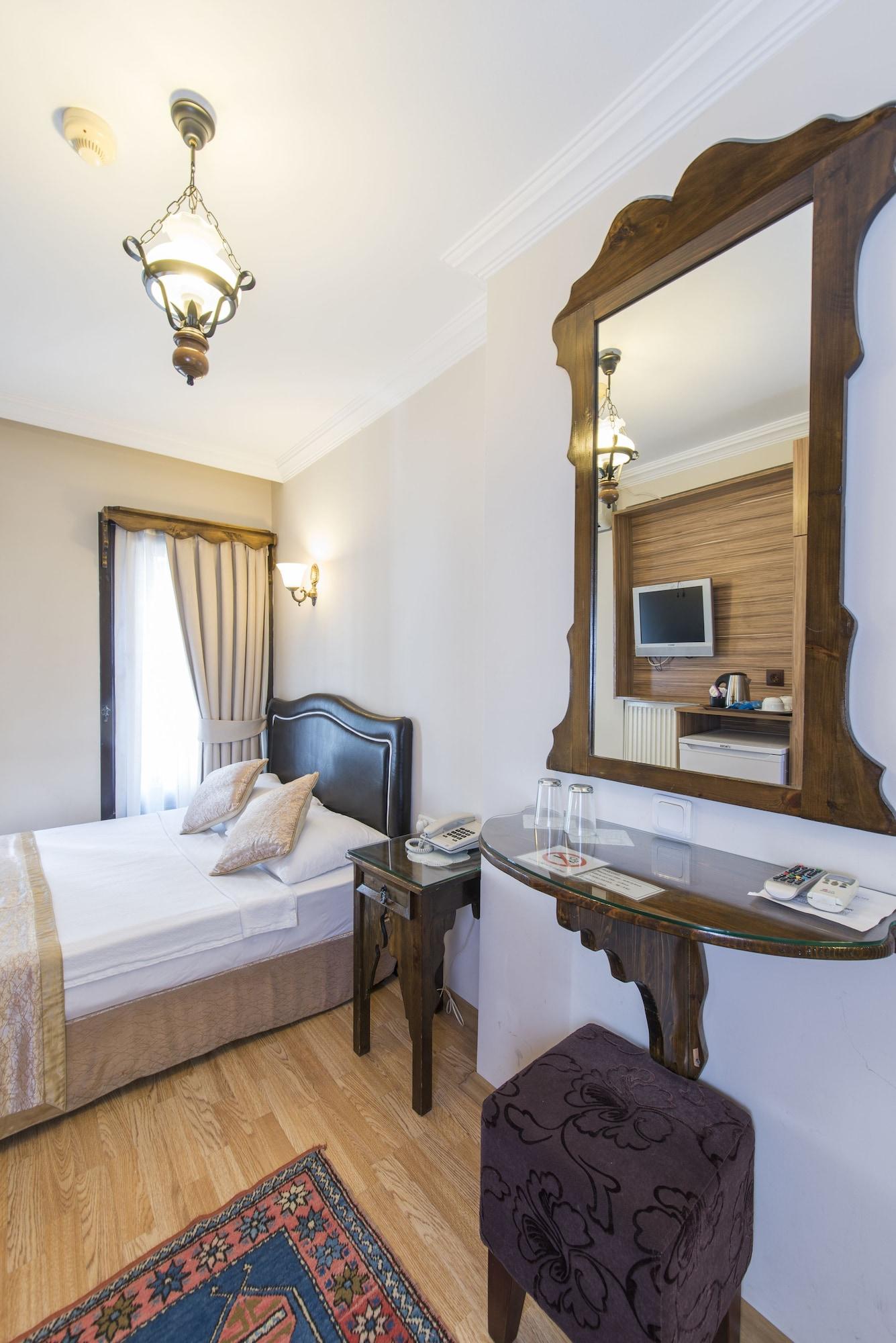 Naz Wooden House Inn Istanbul Exterior photo