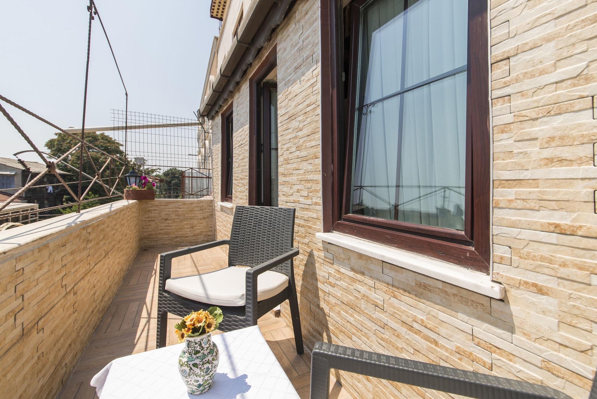 Naz Wooden House Inn Istanbul Exterior photo