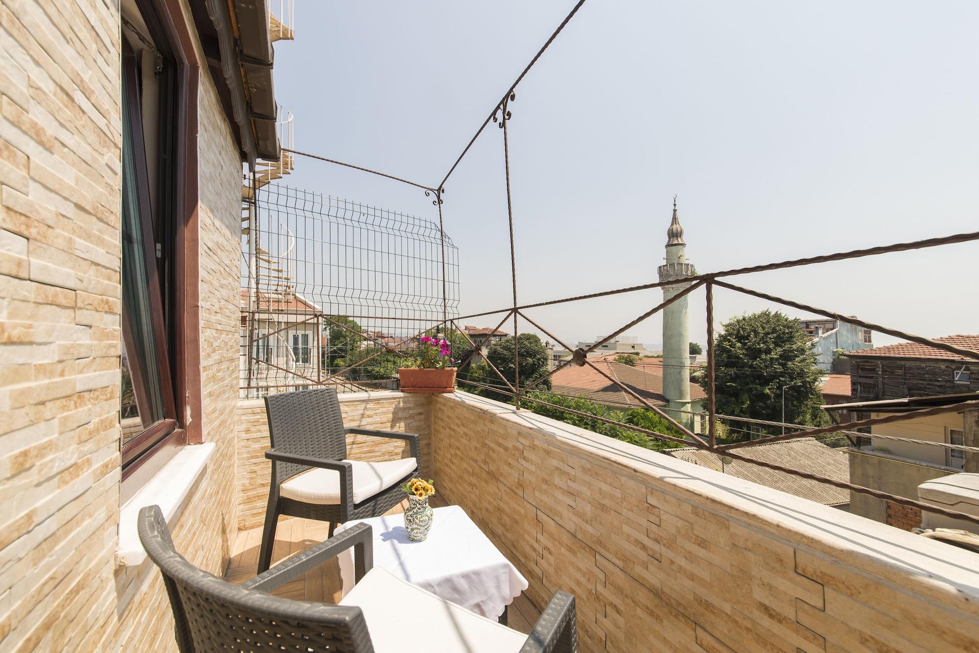 Naz Wooden House Inn Istanbul Exterior photo