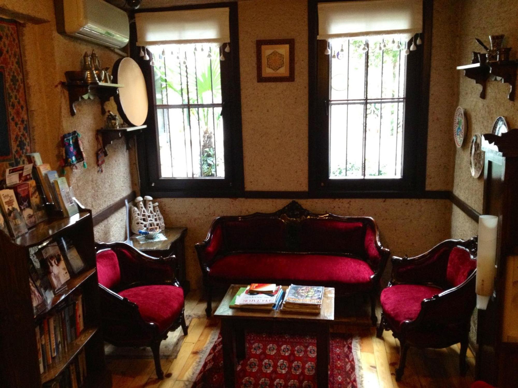 Naz Wooden House Inn Istanbul Exterior photo