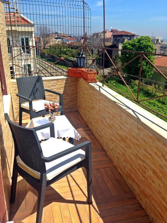 Naz Wooden House Inn Istanbul Exterior photo