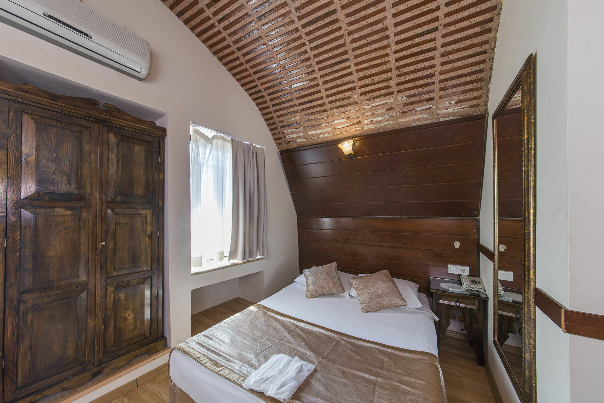 Naz Wooden House Inn Istanbul Exterior photo