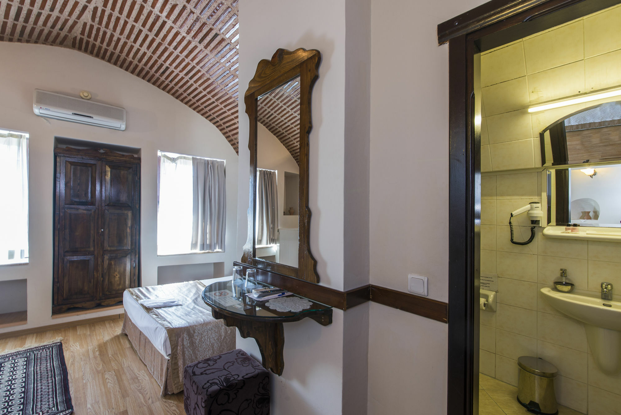 Naz Wooden House Inn Istanbul Exterior photo